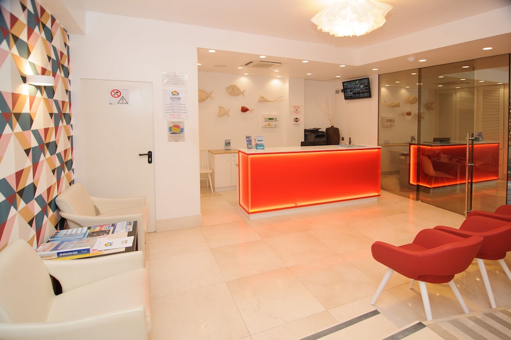 apartamentos poniente playa