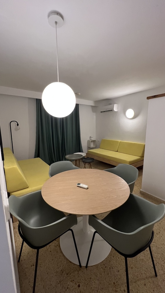 apartamentos poniente playa