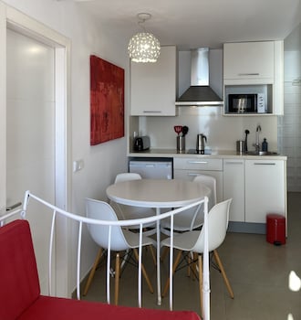 apartamentos poniente playa