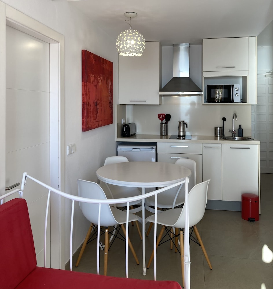 apartamentos poniente playa