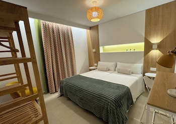 apartamentos poniente playa