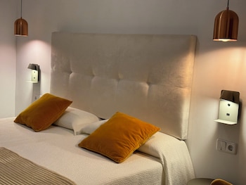 apartamentos poniente playa