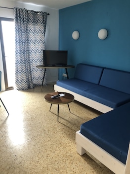 apartamentos poniente playa