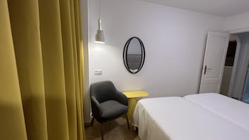 apartamentos poniente playa