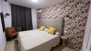 apartamentos poniente playa