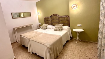 apartamentos poniente playa