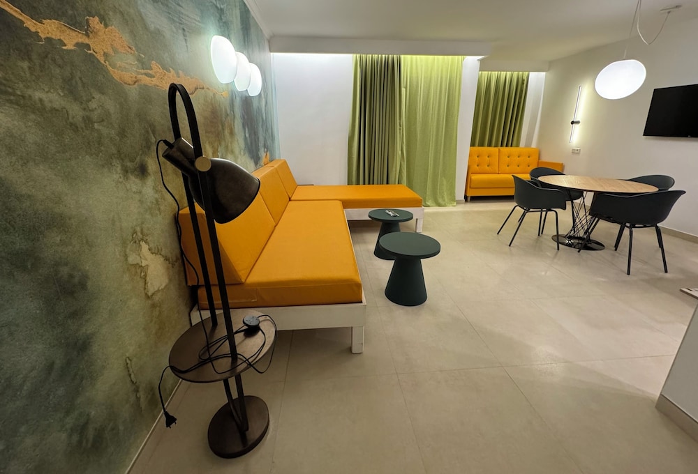 apartamentos poniente playa