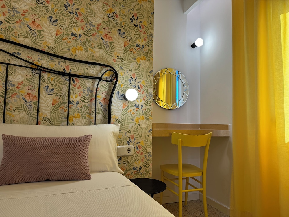 apartamentos poniente playa