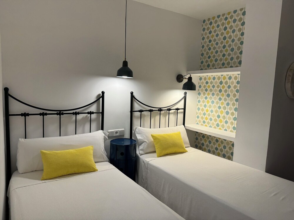 apartamentos poniente playa