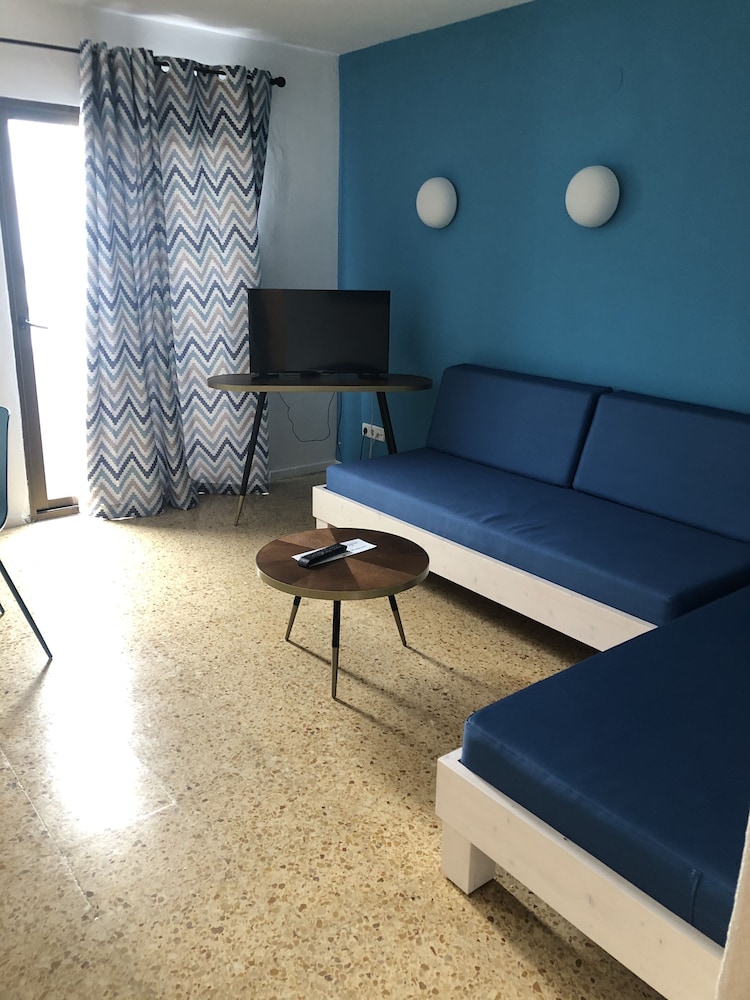 apartamentos poniente playa