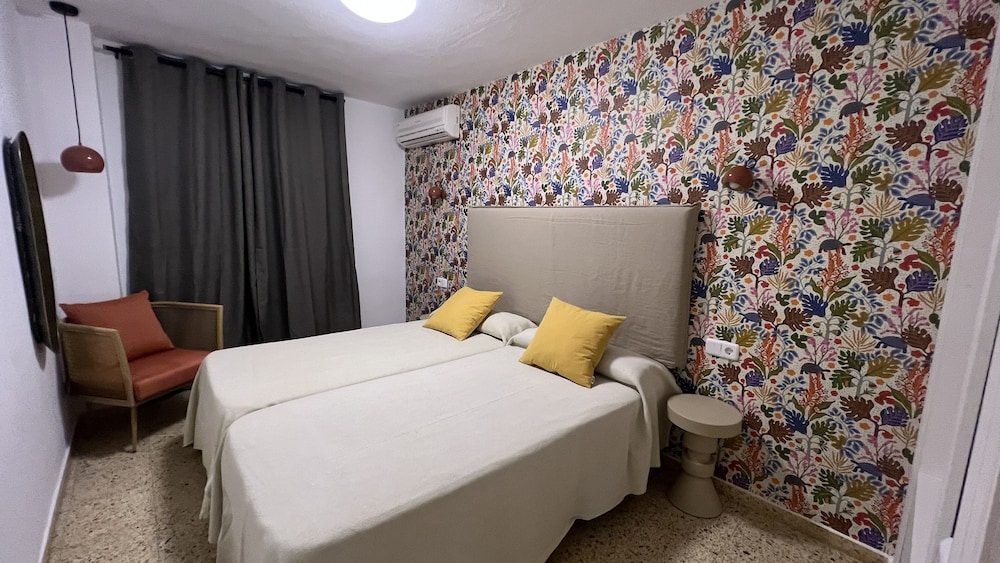 apartamentos poniente playa