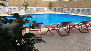 apartamentos poniente playa