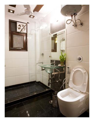 evergreen suites defence colony