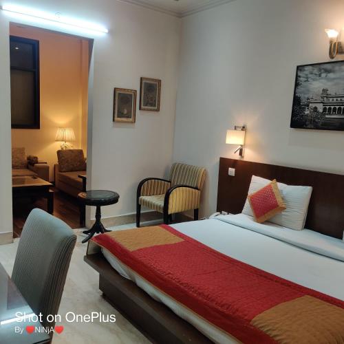 evergreen suites defence colony