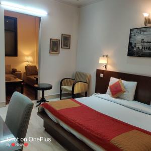 evergreen suites defence colony