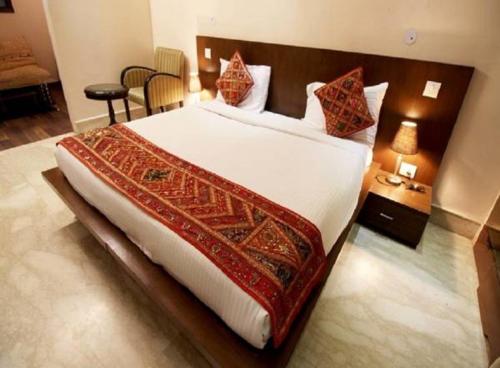 evergreen suites defence colony