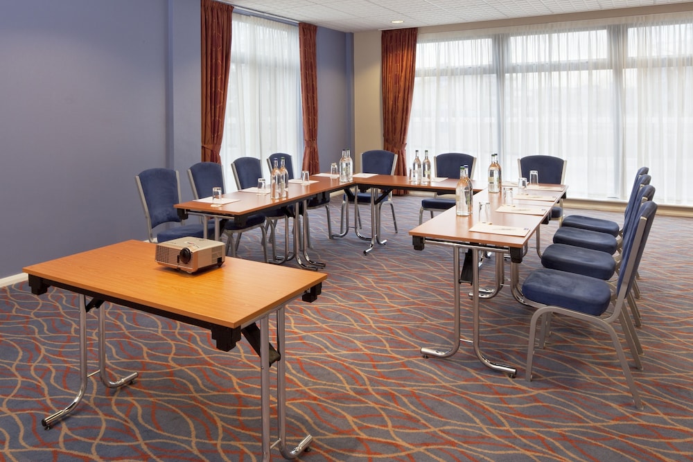 holiday inn express leicester city an ihg hotel