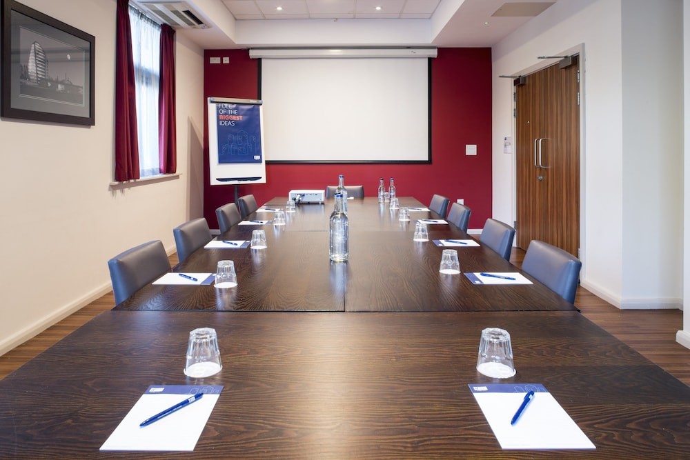 holiday inn express leicester city an ihg hotel