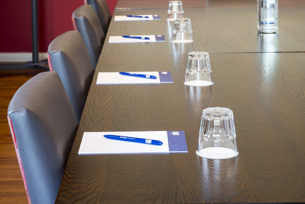 holiday inn express leicester city an ihg hotel