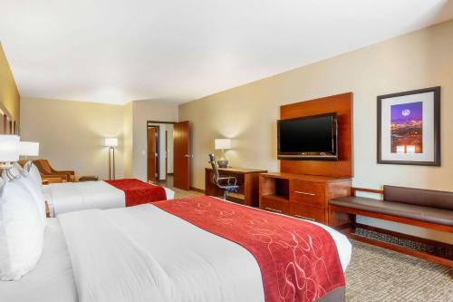 comfort suites glendale state farm stadium area