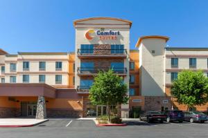 comfort suites glendale state farm stadium area