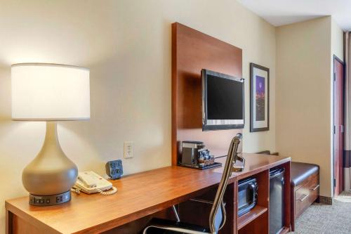 comfort suites glendale state farm stadium area
