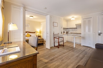 park plaza apartments