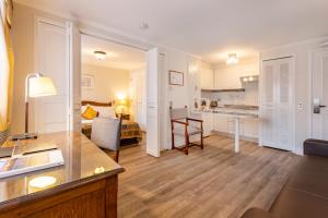 park plaza apartments