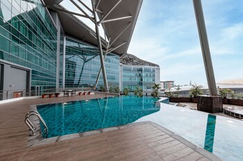 raia hotel and convention centre kuching