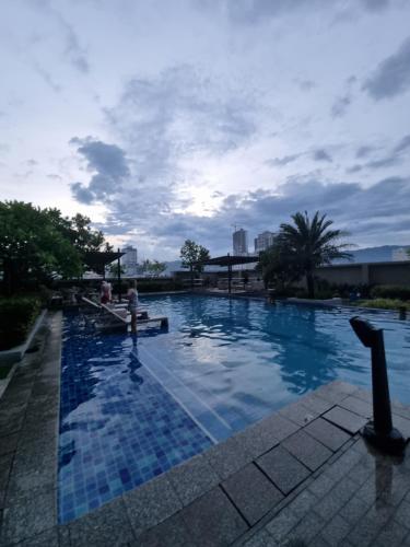 studio condo at horizons 101