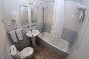hotel almadraba