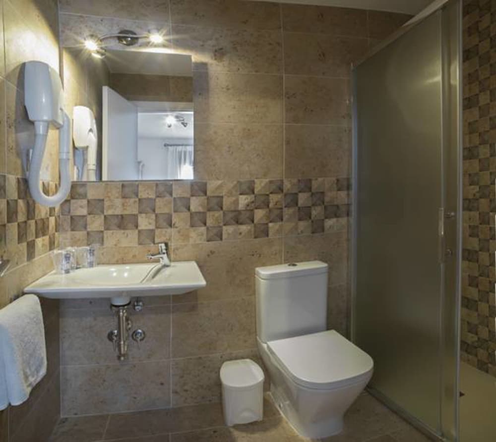 hotel almadraba