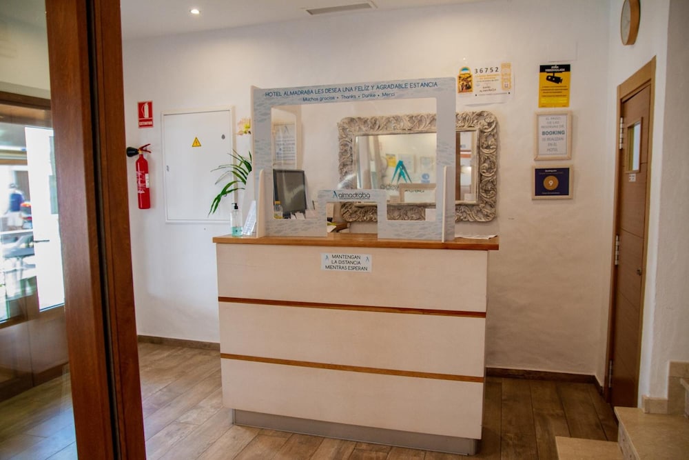 hotel almadraba