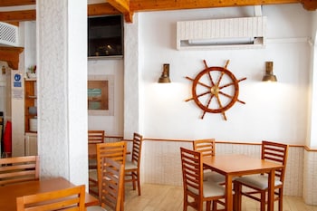 hotel almadraba