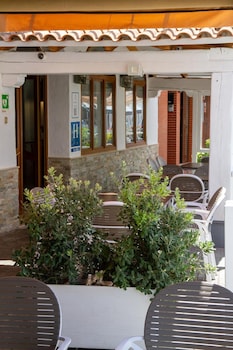 hotel almadraba