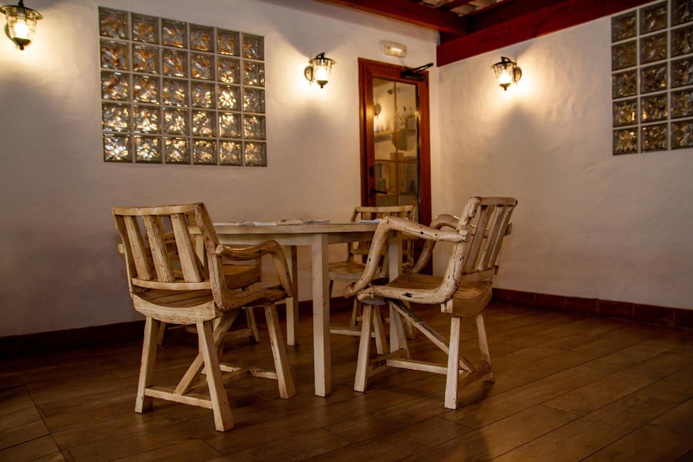 hotel almadraba
