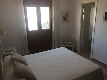 hotel almadraba