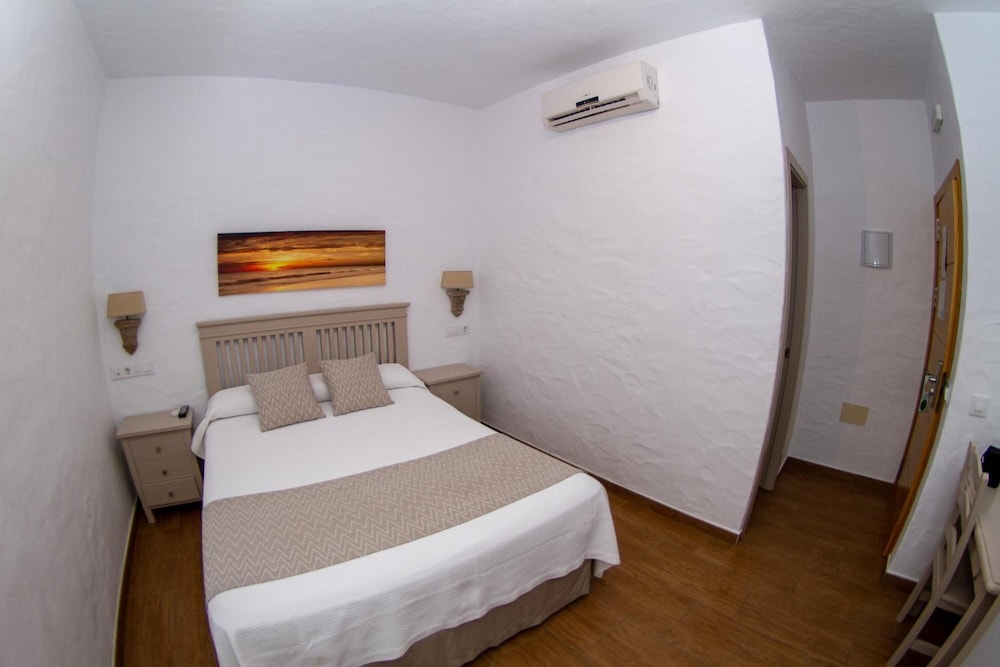 hotel almadraba