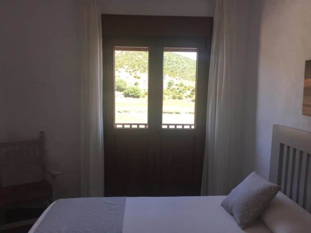hotel almadraba