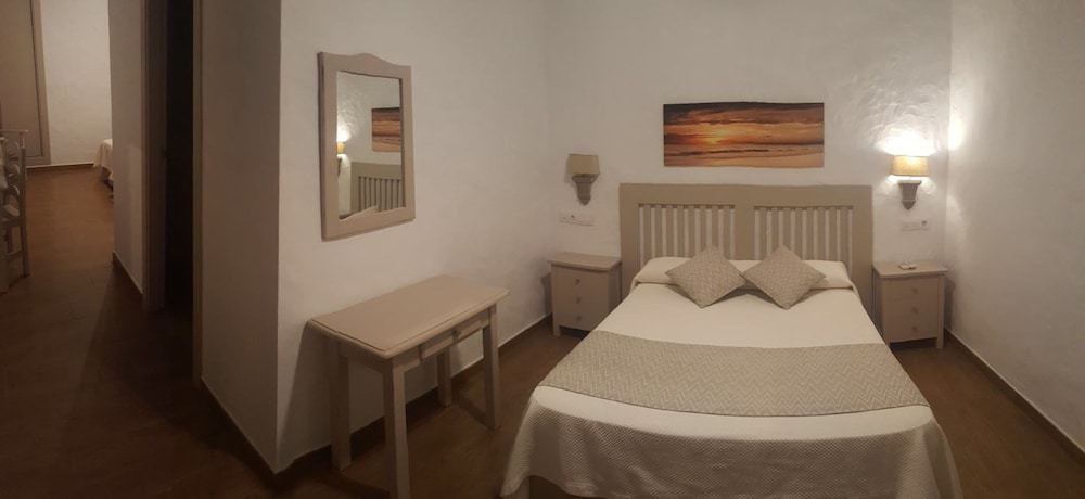 hotel almadraba
