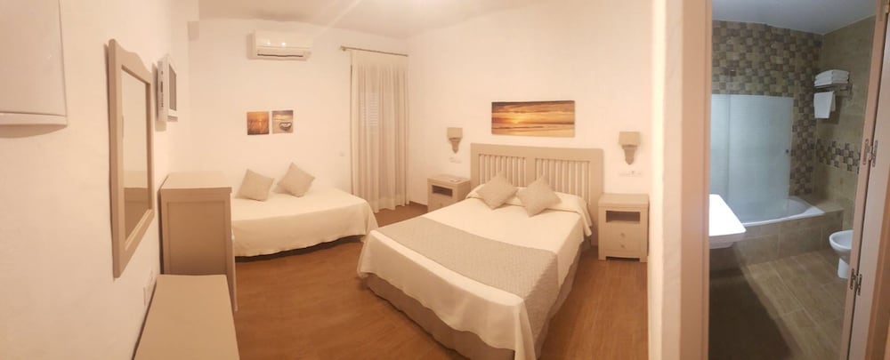 hotel almadraba