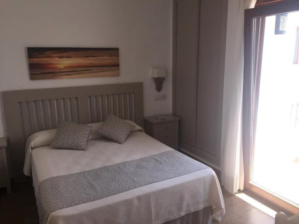 hotel almadraba