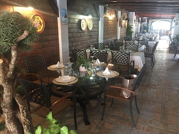 hotel almadraba