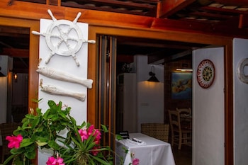 hotel almadraba