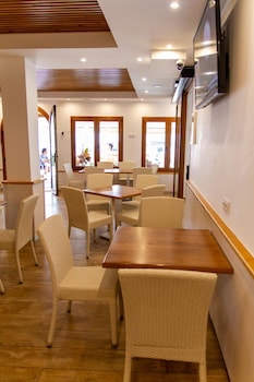 hotel almadraba