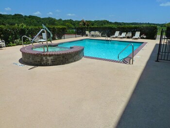americas best value inn and suites gun barrel city