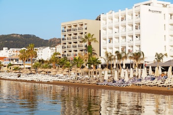 the beachfront hotel adult only 16 plus