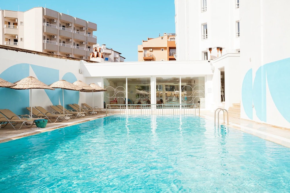 the beachfront hotel adult only 16 plus