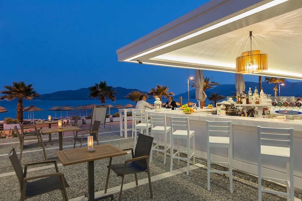 the beachfront hotel adult only 16 plus