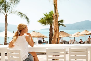 the beachfront hotel adult only 16 plus